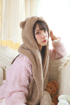 边摸边亲